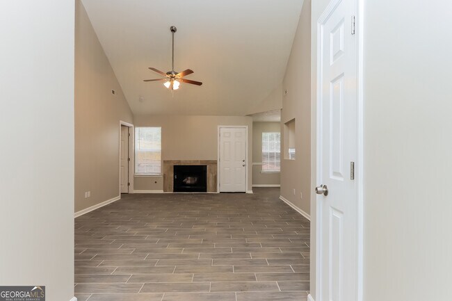 Building Photo - 330 Fallview Dr