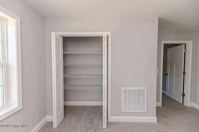 Building Photo - 533 Stadium Dr