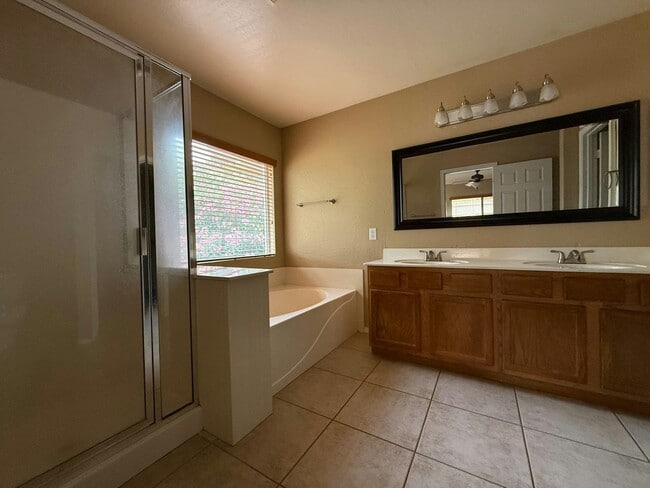 Building Photo - 3625 E Thunderheart Trail