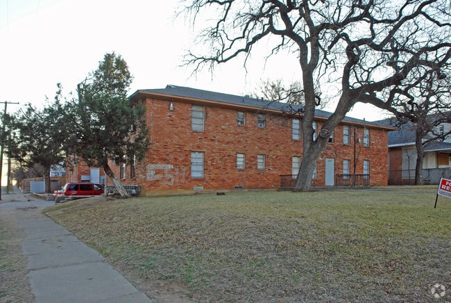 722 N Marsalis Ave - Woodrow Apartments