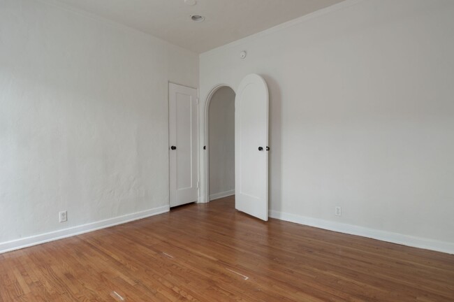 Building Photo - 035