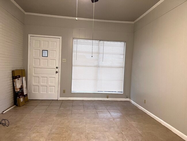 Building Photo - 110 N Hearon Dr