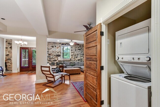 Building Photo - 841 Argonne Ave NE