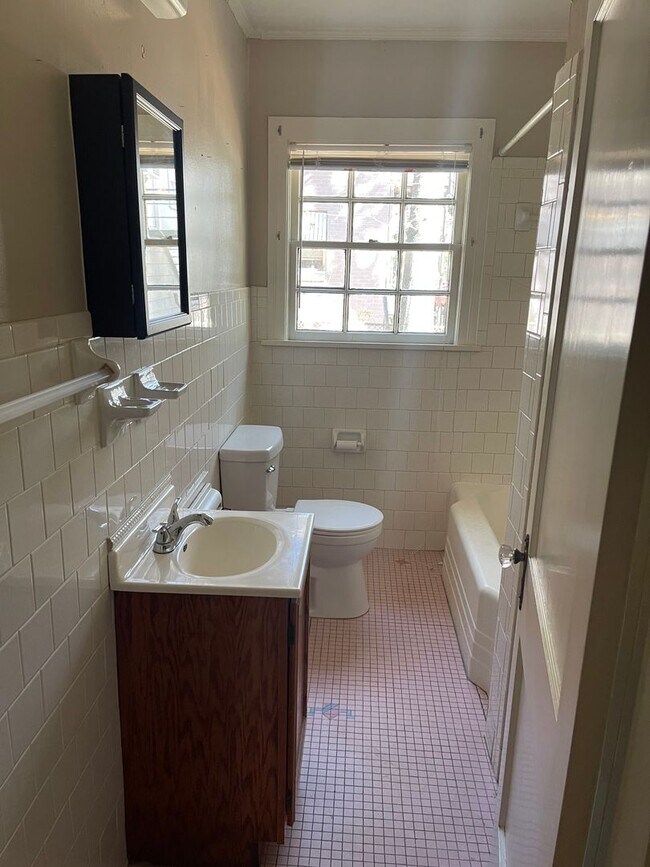 Building Photo - 335 Boulevard-