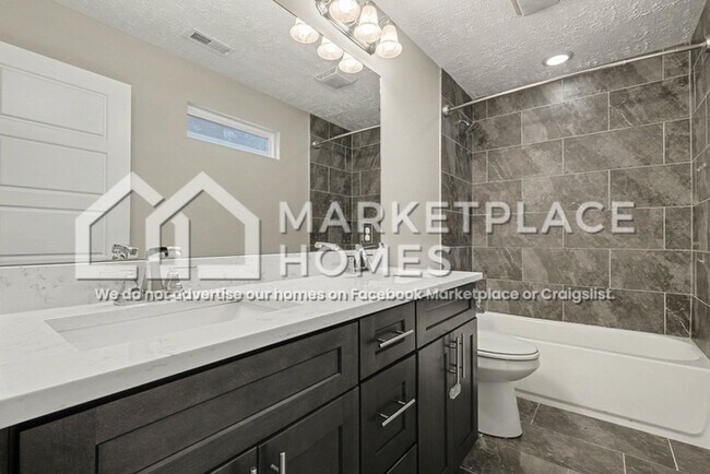 Building Photo - 2437/114 Bell St