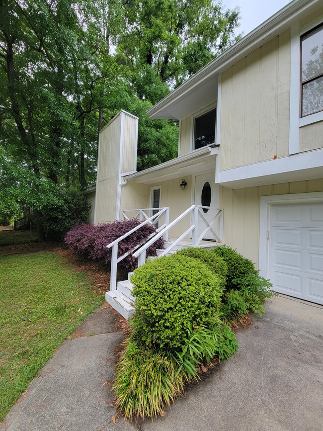 Building Photo - 180 Moonshadow Ct