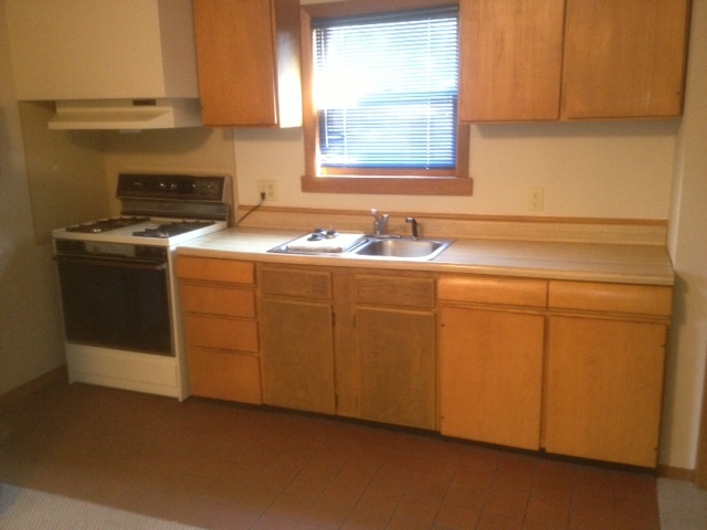 Kitchen - 125 6th St NE