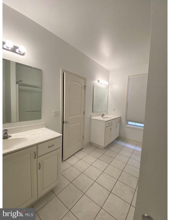 Building Photo - 216 Hoyer Ct