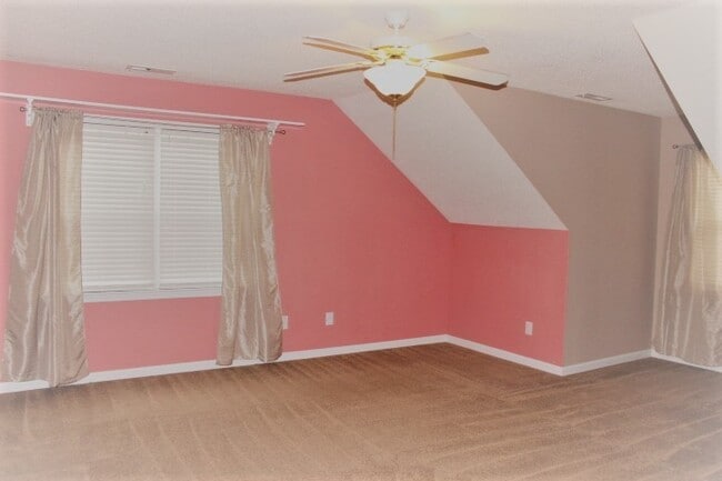 Building Photo - Staff Favorite.