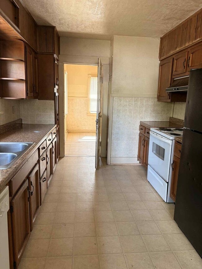 Building Photo - JOPLIN RENTAL: 2 BEDROOM/ 1 BATHROOM HOUSE...