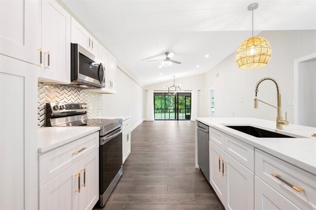 Building Photo - 3701 Arelia Dr