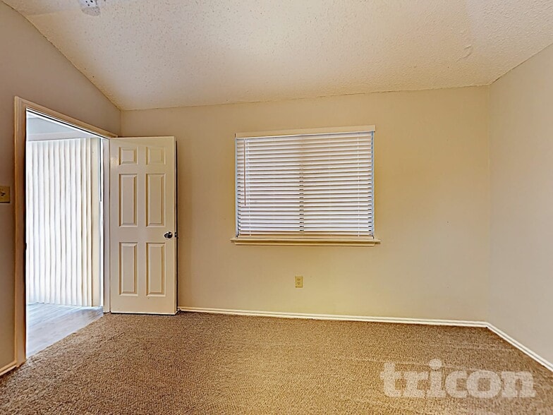 Building Photo - 2537 Rialto Way