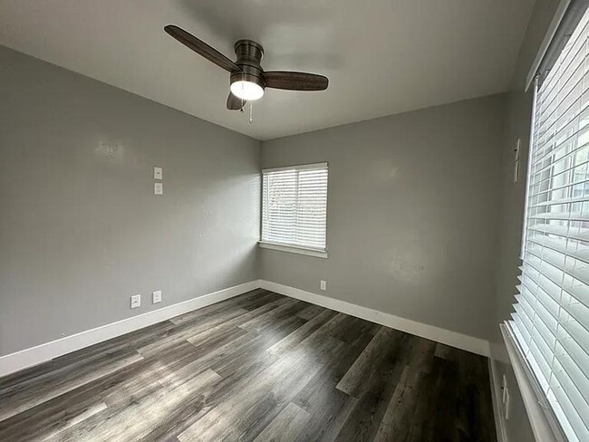 Building Photo - beautifully updated 3-bedroom, 2-bathroom ...