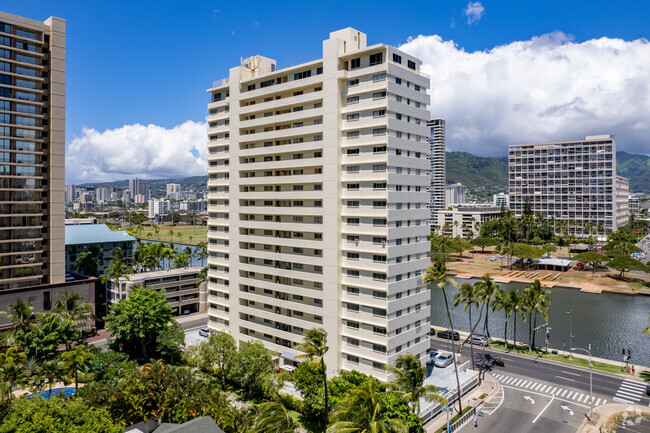 Building Photo - Waikiki Twin Towers