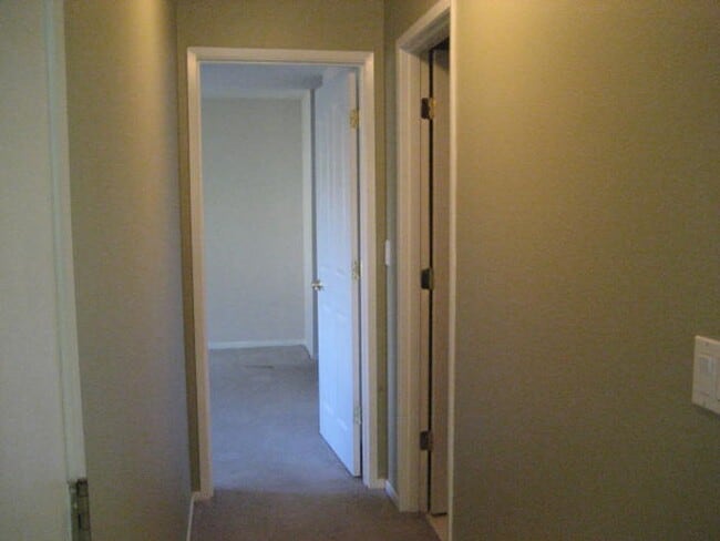 Building Photo - 44 Crestfield Ct