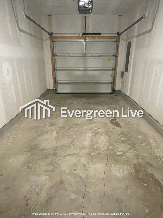 Building Photo - 9795 Fowler Ave