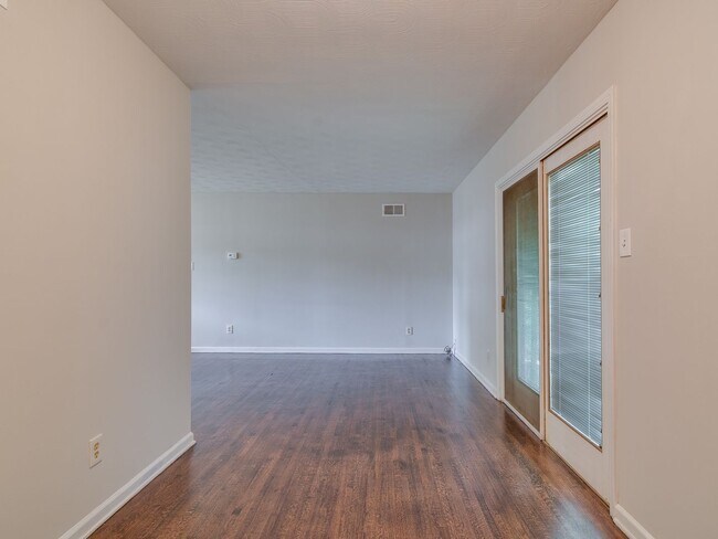 Building Photo - Beautiful Renovated 3 Bedroom 2 Bathroom in Whitehaven!