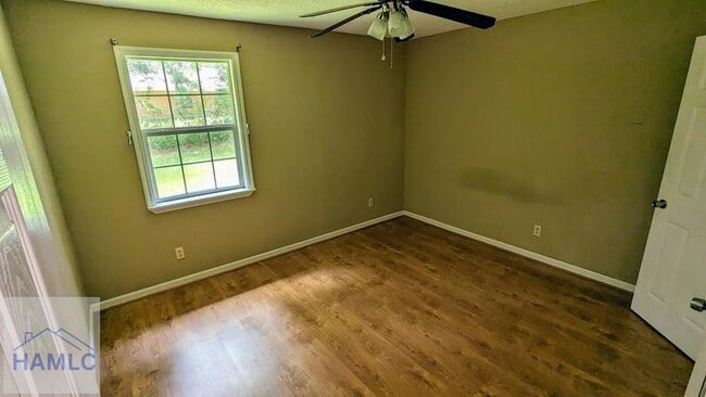 Building Photo - 927 Greenbriar Trial