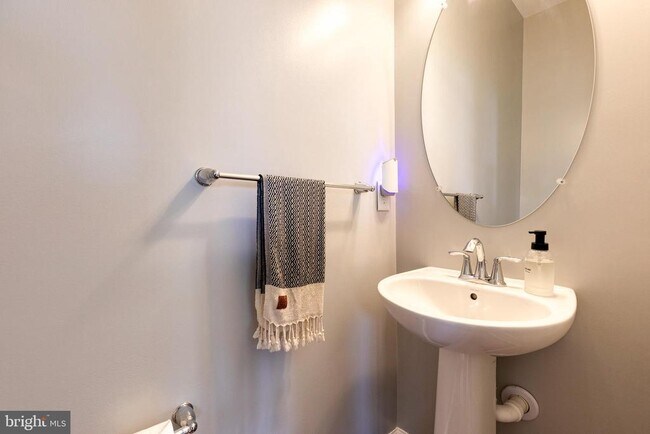 Building Photo - 513 Bluffton Dr