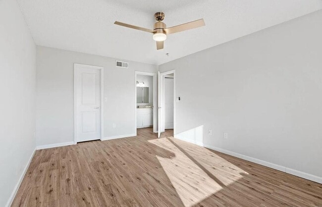 Building Photo - 608 Roundhouse St