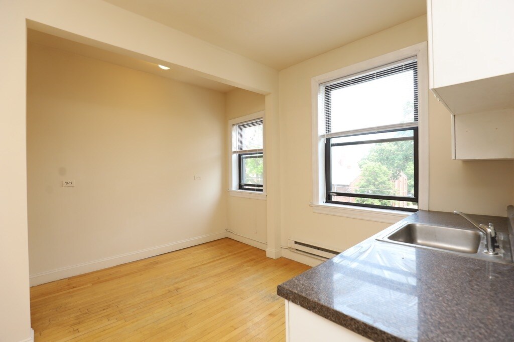 Building Photo - 1238 Oak Ave