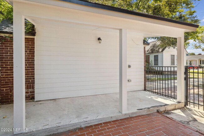 Building Photo - 1739 Moro Ave