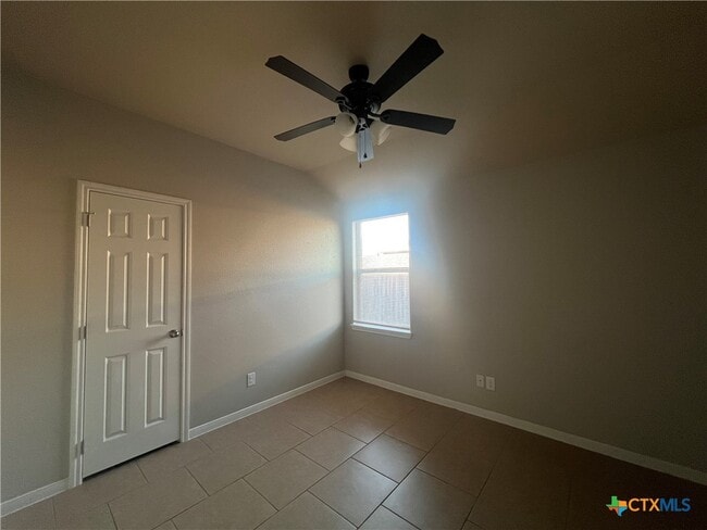 Building Photo - 1401 Loyal Ln