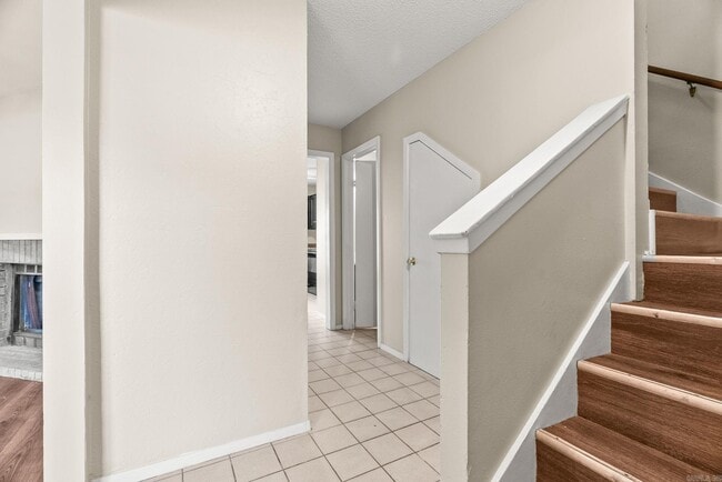 Building Photo - 200 Pine Forest Dr