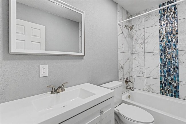 Building Photo - 348 N 14th St