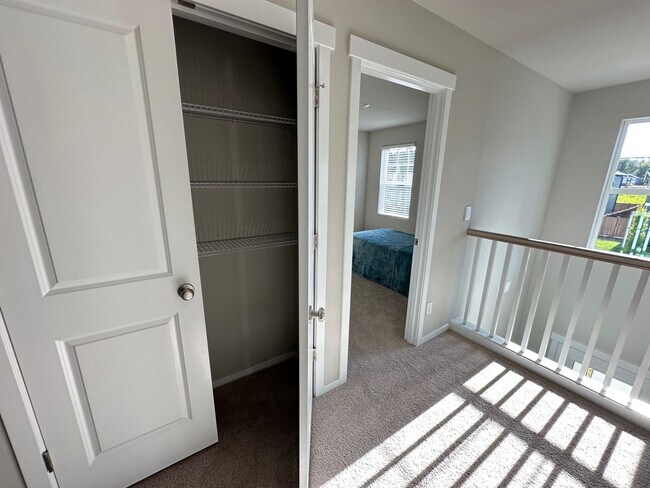 Building Photo - RENTAL! Spacious 6-Bedroom Home Near JBLM – Built in 2025