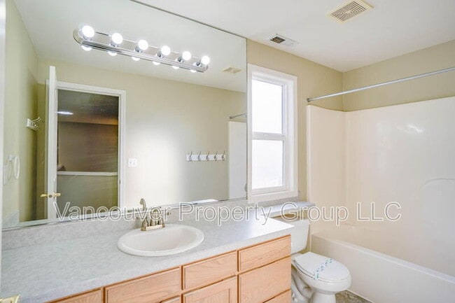 Building Photo - 2515 SE 173rd Pl