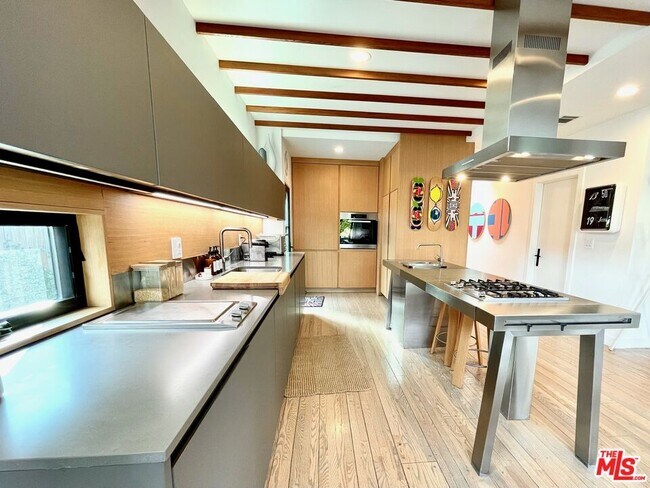 Building Photo - 3159 Hutchison Ave