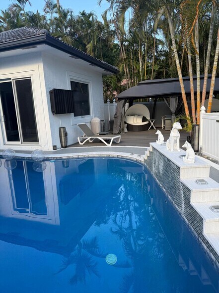 Building Photo - 830 Bailey St