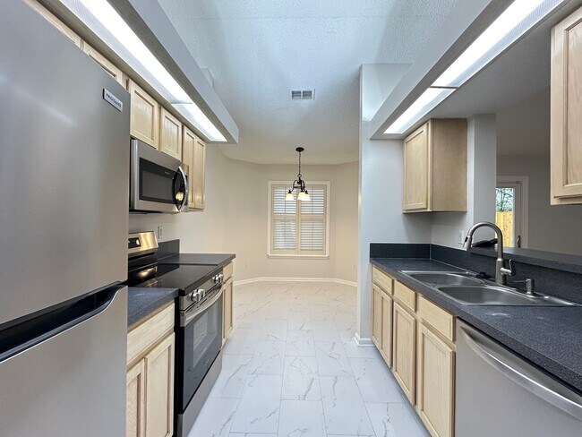 Building Photo - 5 minutes to the beach!  Remodeled Home!