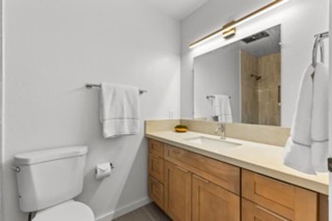 Building Photo - Windward Estates #M102