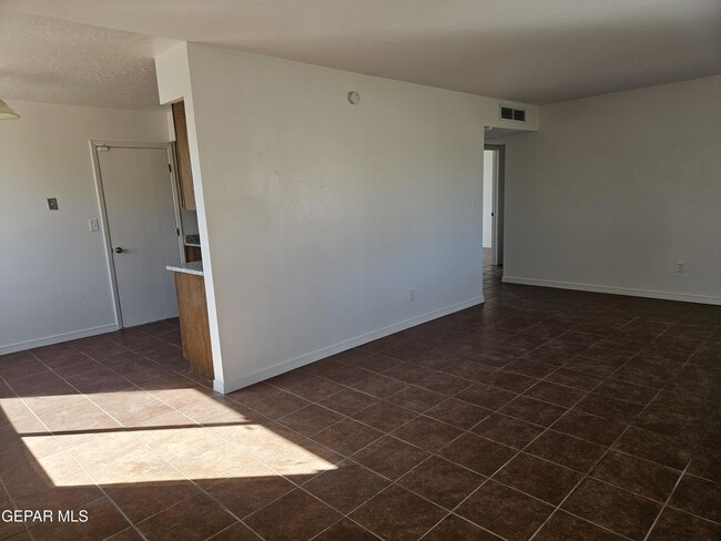 Building Photo - 2900 Roy Pace Dr