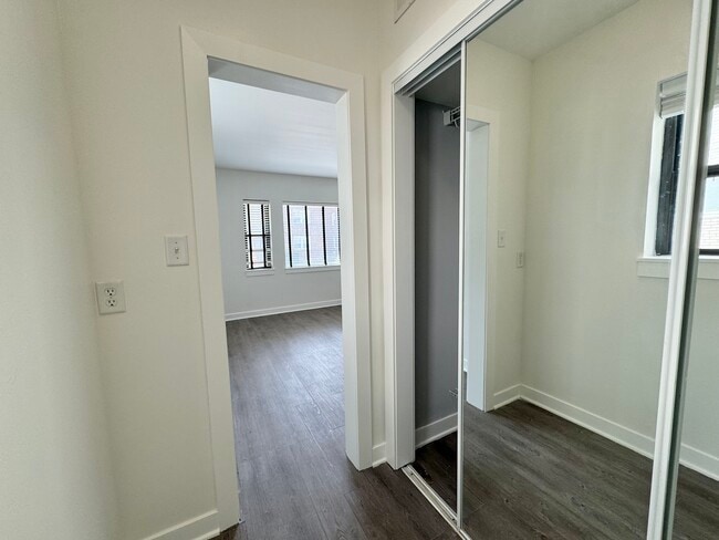 Building Photo - 4524 Broadway Blvd