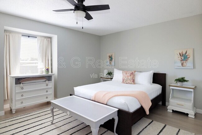 Building Photo - 3011 S Country Club Way