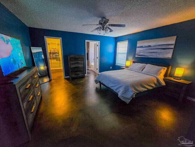 Building Photo - 6425 Sarasota St