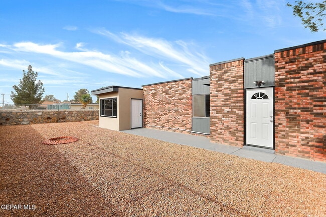 Building Photo - 17001 Darrington Rd