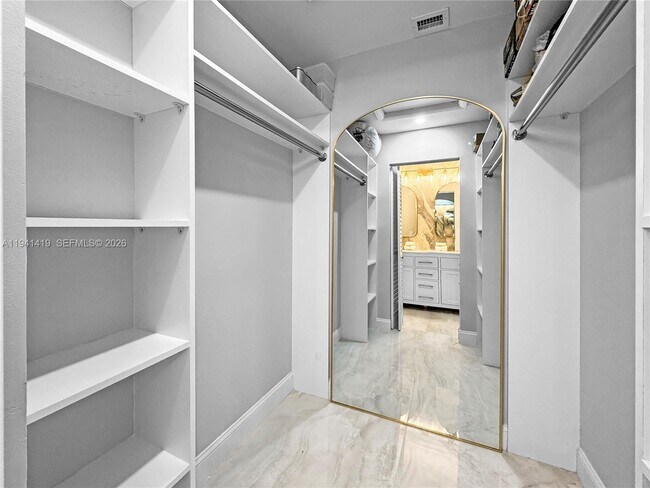 Building Photo - 1977 SW 15th St