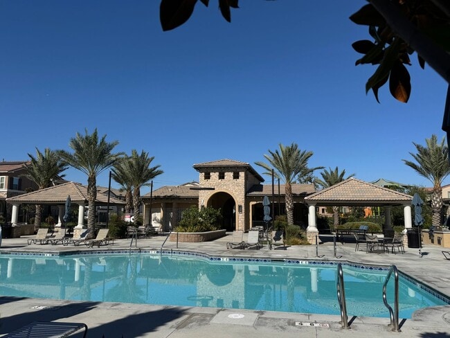 Building Photo - Beautiful 3Bd/2.5Ba Home in Gated Prado Co...