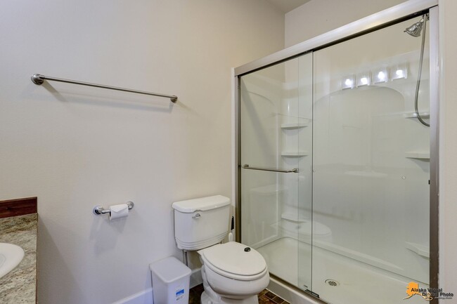 Building Photo - Spacious 2-Bedroom, 2-Bathroom Condo for R...