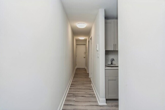 Building Photo - 269 Varick St