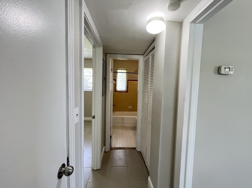 Building Photo - 1635 Brookview Dr S