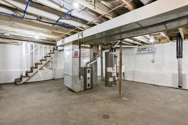 Building Photo - 3407 N Oliver Ave