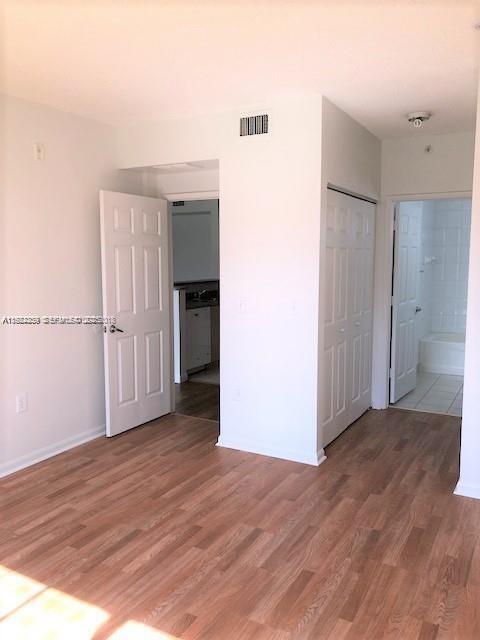 Building Photo - 8010 N Nob Hill Rd