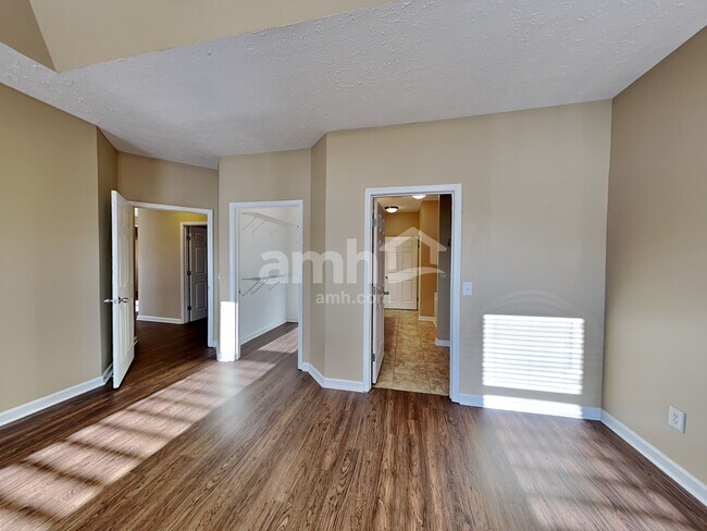 Building Photo - 533 Callie Ave