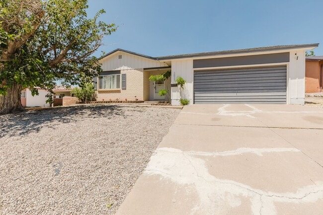 Primary Photo - Adorable 3 Bedroom Home