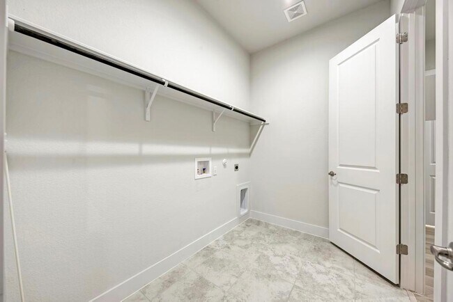 Building Photo - 1104 Almeria Bend